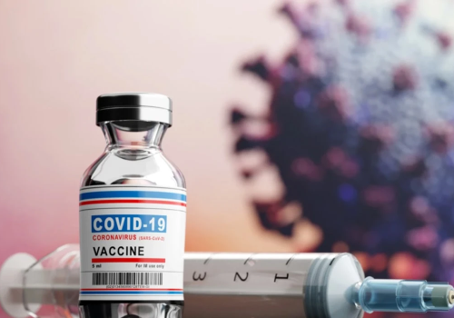 Pracownik Pfizera twierdzi, że szczepionki wykończyły w Niemczech 60 tys. osób