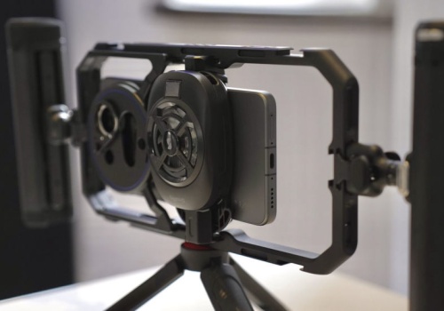 Polacy wykupili nakład smartfonów w cenie Opla Corsy. Cena jednak nie gra roli?