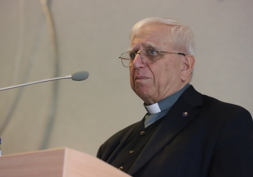 Stworzył system ochrony dzieci, na którym wzoruje się świat. Adam Żak SJ kończy 75 lat