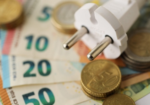 Ceny energii w Holandii znów w górę. Coraz więcej osób zmienia dostawcę — sprawdzamy czy warto?