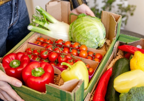 Specjaliści wskazali: tak powinny pachnieć krajowe nowalijki. Tych opakowań lepiej nie ruszaj