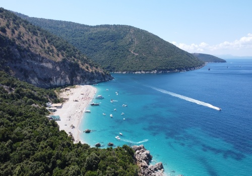 ✨Na albańskim wybrzeżu wszystko gra ✨🌊 Loty, 4⭐ hotel ze śniadaniami i wypożyczenie samochodu za 730 PLN 😍