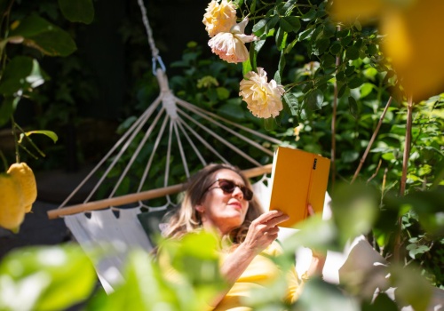 3 książki, które momentalnie poprawią ci humor. Sięgnij po nie, gdy masz gorszy dzień