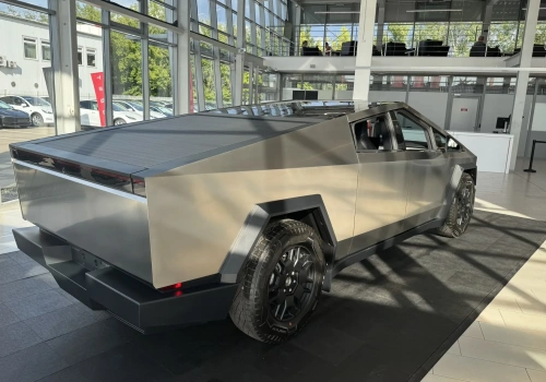 Cybertruck na kroplówce. 1300 sztuk pick-upa Tesli kupiła firma… SpaceX