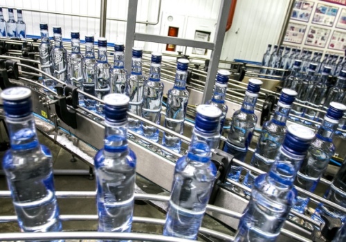 Sprzedaż hamuje mimo odbicia. Alkoholowy gigant koryguje prognozy