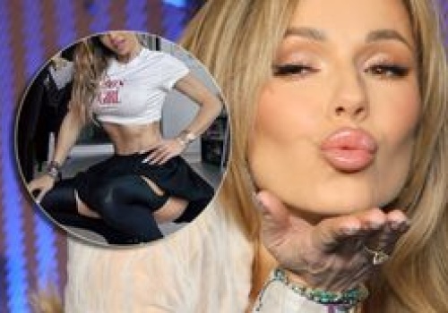 Doda wyeksponowała zgrabne uda w ULTRAKRÓTKIEJ spódniczce. Dobrała prześwitujący top