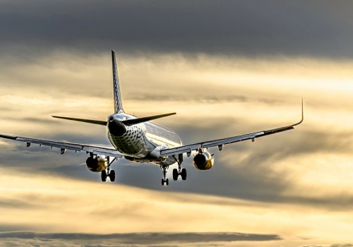 Nie ma powodów do paniki? KE uspokaja w sprawie paliwa lotniczego