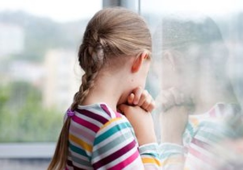 Dieta przyspiesza dojrzewanie dziewcząt? Ekspertka stawia sprawę jasno