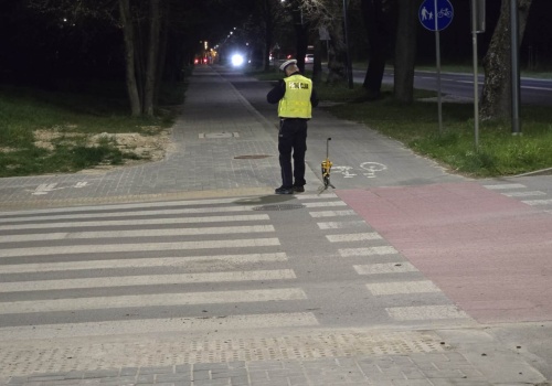 Potrącony rowerzysta trafił do szpitala. Nie zauważył go kierowca audi