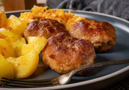 Dodaję do mięsa mielonego. Kotlety wychodzą soczyste i mają szlachetniejszy smak