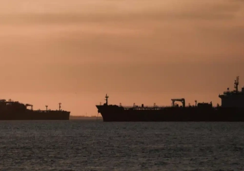 Ormuz odblokowany? Iran ogłasza zwrot o 180°, ropa nurkuje w dół – ale z Teheranu płyną też sprzeczne sygnały