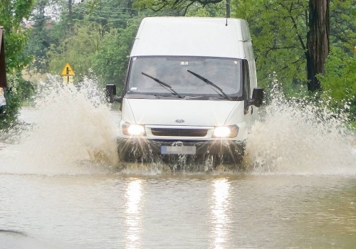 Zostały godziny do potężnych ulew. W tych regionach zaleją domy i drogi