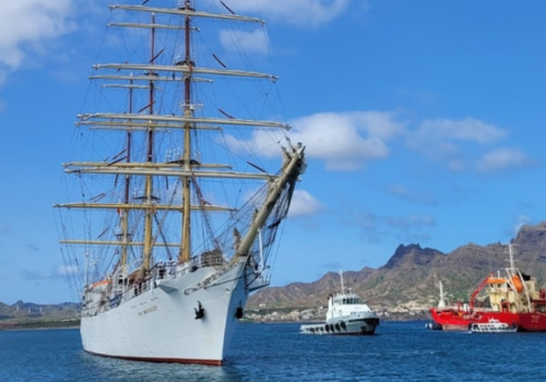  Fregata Dar Młodzieży wypłynęła w rejs do USA