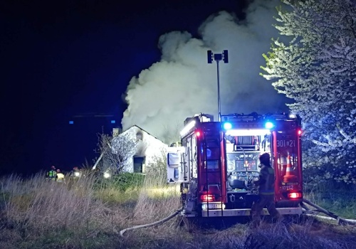 Pożar opuszczonego budynku w Lublinie. Kilka zastępów straży pożarnej w akcji