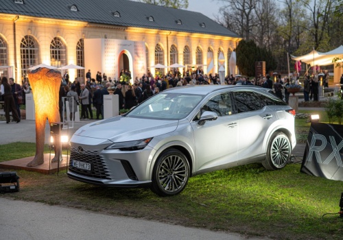 Lexus partnerem motoryzacyjnym wystawy TOP CHARITY Art 2026