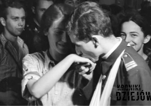 Ślub w środku Powstania. Zamiast obrączek mieli kółka od firanek