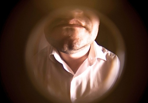 Komornik mówi, jak kombinują dłużnicy. Pomagają im szefowie i rodziny, a historie są absurdalne