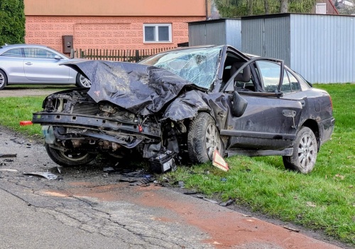 Dwie osoby ranne po zderzeniu w Międzybrodziu Bialskim – ZDJĘCIA