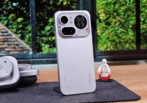 Recenzja Nothing Phone (4a) Pro: Nikt im nie powiedział, że tak się nie robi