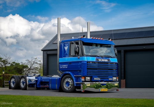 Scania 143 po amerykańskim tuningu – niesamowity projekt, który pochłonął 4,5 roku