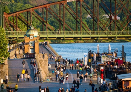 Czeski most na liście najpiękniejszych. Spacer tuż obok pociągu