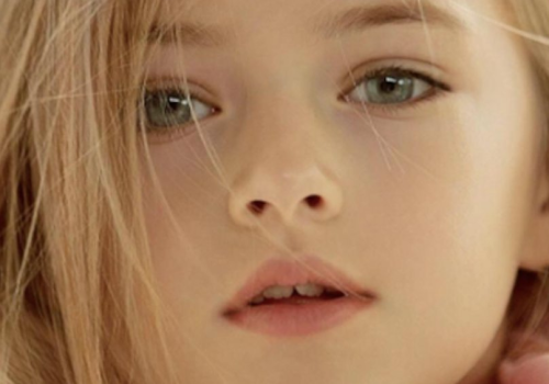 Najpiękniejsza dziewczynka świata ma już 20 lat. Nadal zachwyca urodą