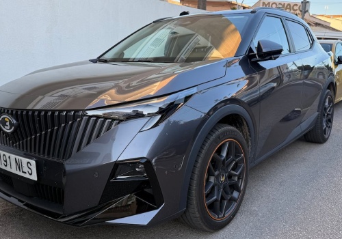 W Hiszpanii już hit, teraz wchodzi do Polski. Ten SUV za 124 900 zł występuje pod różnymi nazwami