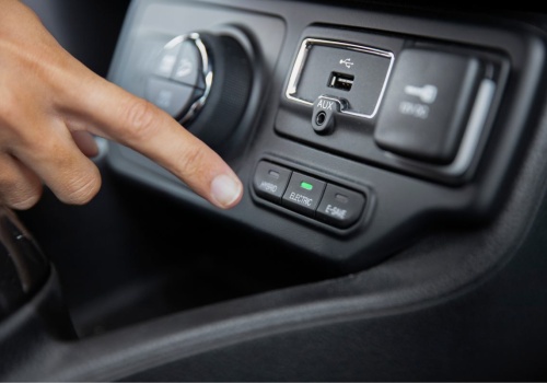 Ten przycisk może uratować ci życie. Kierowcy często go ignorują