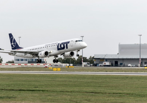 Kryzys paliwowy uderza w lotniska w Europie. Polska w zaskakująco dobrej pozycji
