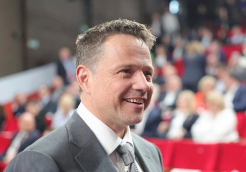 Trzaskowski chce zmienić przepisy na Chmielnej. Podirytował się licznie zaparkowanymi autami