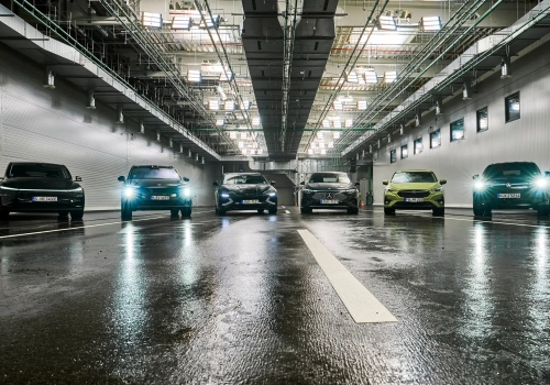 ADAC: Deszcz i mgła obnażają słabości systemów wsparcia kierowcy