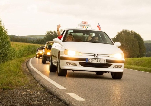 Peugeot 406 Taxi i 403 porucznika Columbo. W Sochaux pokazują auta z kina i telewizji.