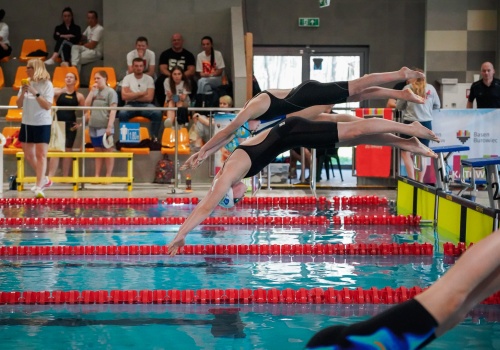 Grand Prix Polski w Ratownictwie Wodnym na Basenie Burowiec. Te umiejętności mogą uratować czyjeś życie!