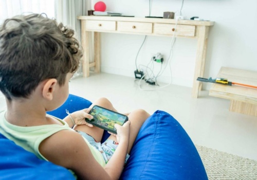 YouTube Kids to najgorsze, co może oglądać dziecko. Eksperci ostrzegają przed tym nawykiem