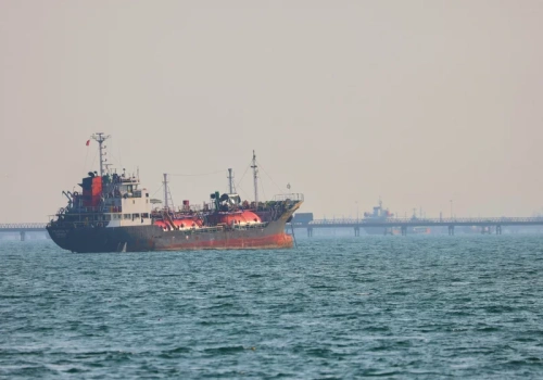 Niepokojące informacje ws. cieśniny Ormuz. Statki zostały ostrzelane