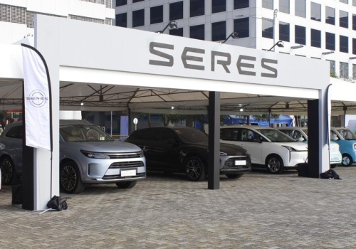 Producent aut elektrycznych Seres opatentował toaletę wbudowaną w fotel