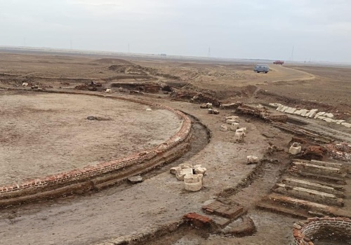 Wielka budowla wyrosła spod ziemi. Tu oddawano hołd nieznanemu bogu