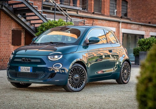 Fiat 500e ma poważną wadę, która grozi pożarem – ostrzega EV Clinic
