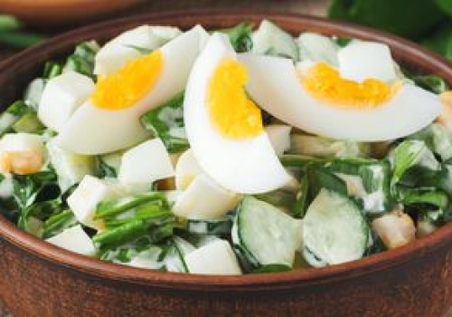 Dodaj do sałatki, póki trwa sezon. Dobrze działa na stawy i pomaga obniżać ciśnienie