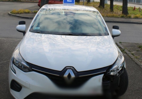 Będzie konfiskata samochodu nauki jazdy. Pijana instruktor spowodowała kolizję