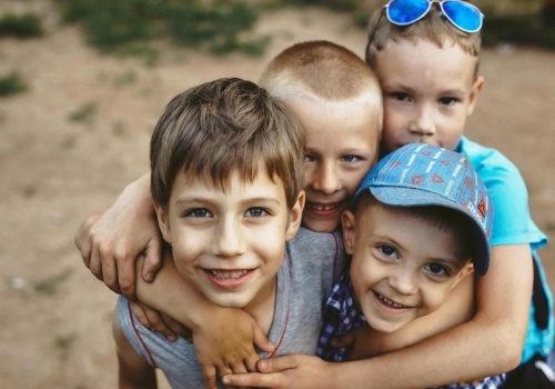 Najlepsi przyjaciele dziecka mają te 5 cech. Sprawdź, czy je zauważasz