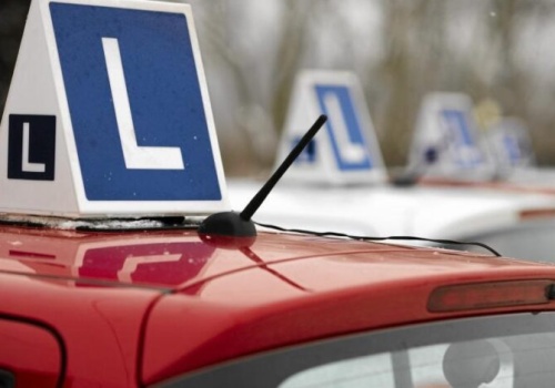 Prosto z placu manewrowego na policyjny „dołek”. Pijany kursant w piotrkowskim WORD