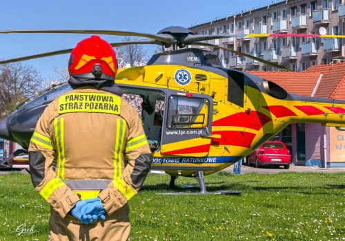 Akcja ratunkowa w centrum Raciborza. Dwie osoby poparzone, lądował śmigłowiec LPR