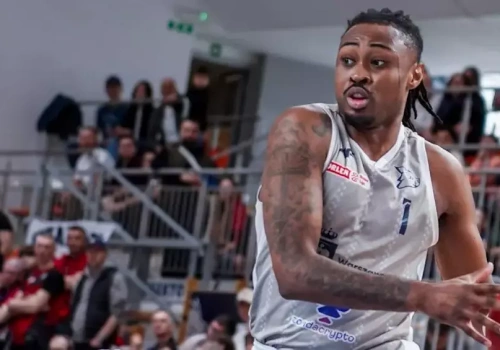 Katastrofalny start i bolesna porażka Czarnych Słupsk w Warszawie