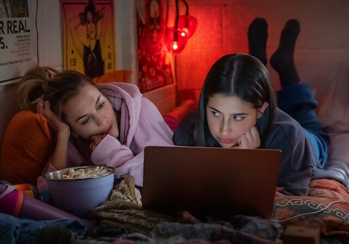 Adam Sandler z córką podbijają Netflix. Oglądaj najnowszą produkcję już teraz!