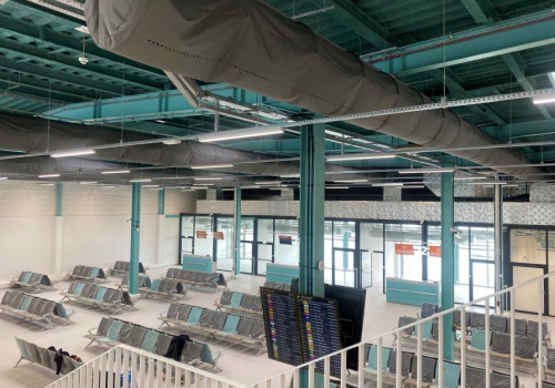 Koniec z tłumami pasażerów odlatujących z krakowskiego lotniska poza strefę Schengen