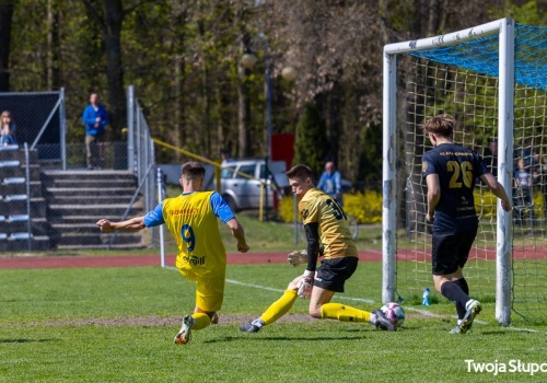 Remis z liderem przy Gajowej