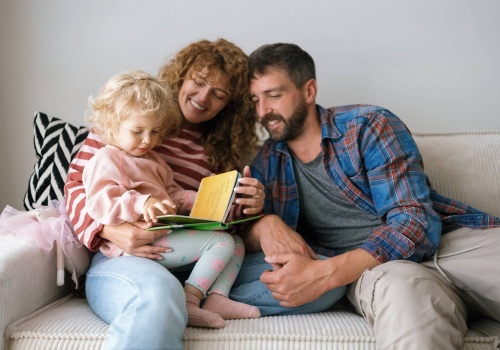 HMRC ostrzega rodziców. Mogą być zmuszeni do zwrotu zasiłku na dziecko