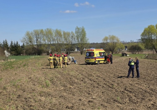 Dramatyczny wypadek na polu. 14-latek przejechany ciągnikiem