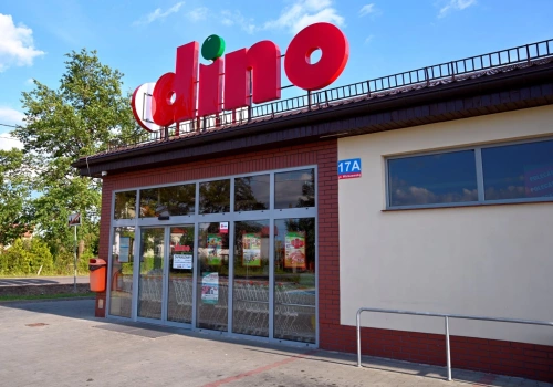 Co tam się dzieje? Rezygnacje, strajk i napięcia w sieci, gdzie kupują miliony Polaków